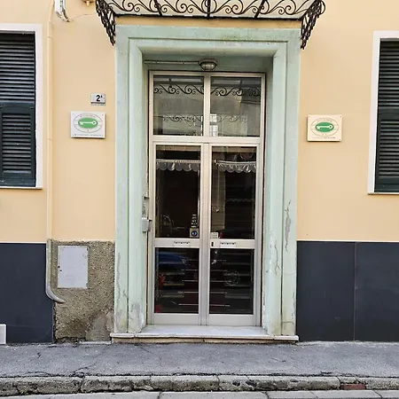 Affittacamere House Leomar Di Sara Genoa Exterior photo